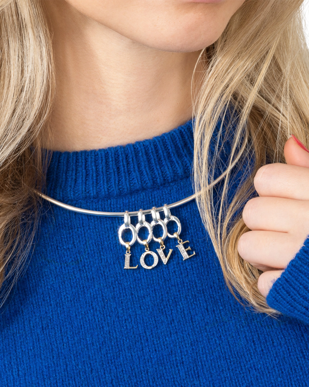 LETTER O INITIAL, SOLID 9CT GOLD & DIAMONDS